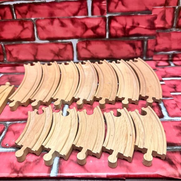 Thomas & Friends Wooden Railway curved track pcs - Picture 7 of 8